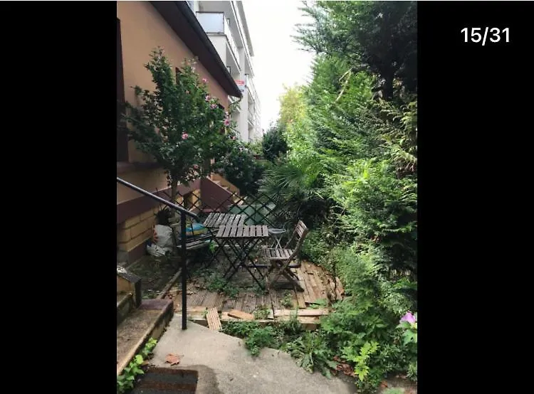 Pavillon Tawfik 1 A 4 Personnes Chez L'Habitant Bagneux  Guest house Bagneux (Hauts-de-Seine)