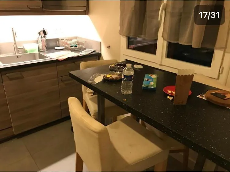Guest house Pavillon Tawfik 1 A 4 Personnes Chez L'Habitant Bagneux  France