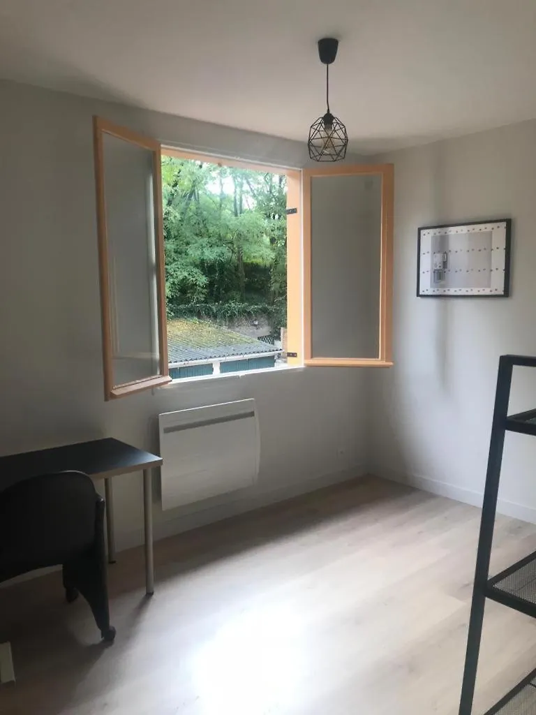 Guest house Pavillon Tawfik 1 A 4 Personnes Chez L'Habitant Bagneux