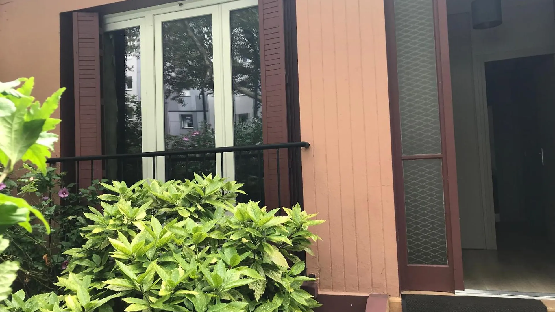 Guest house Pavillon Tawfik 1 A 4 Personnes Chez L'Habitant Bagneux